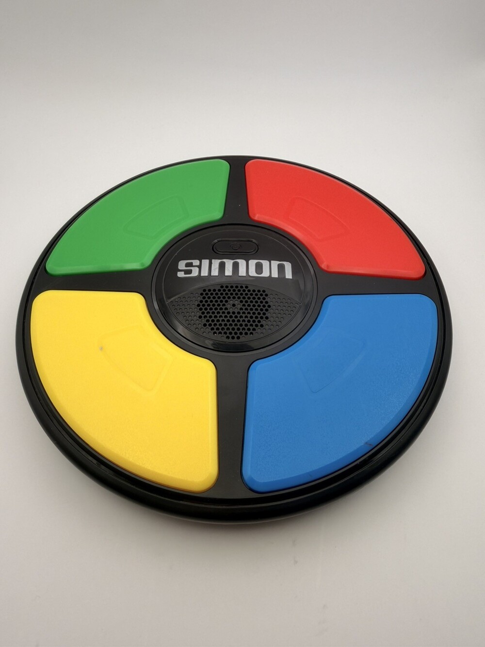 Simon Says 2019 Hasbro Electronic Memory Game Full Size Lights Up